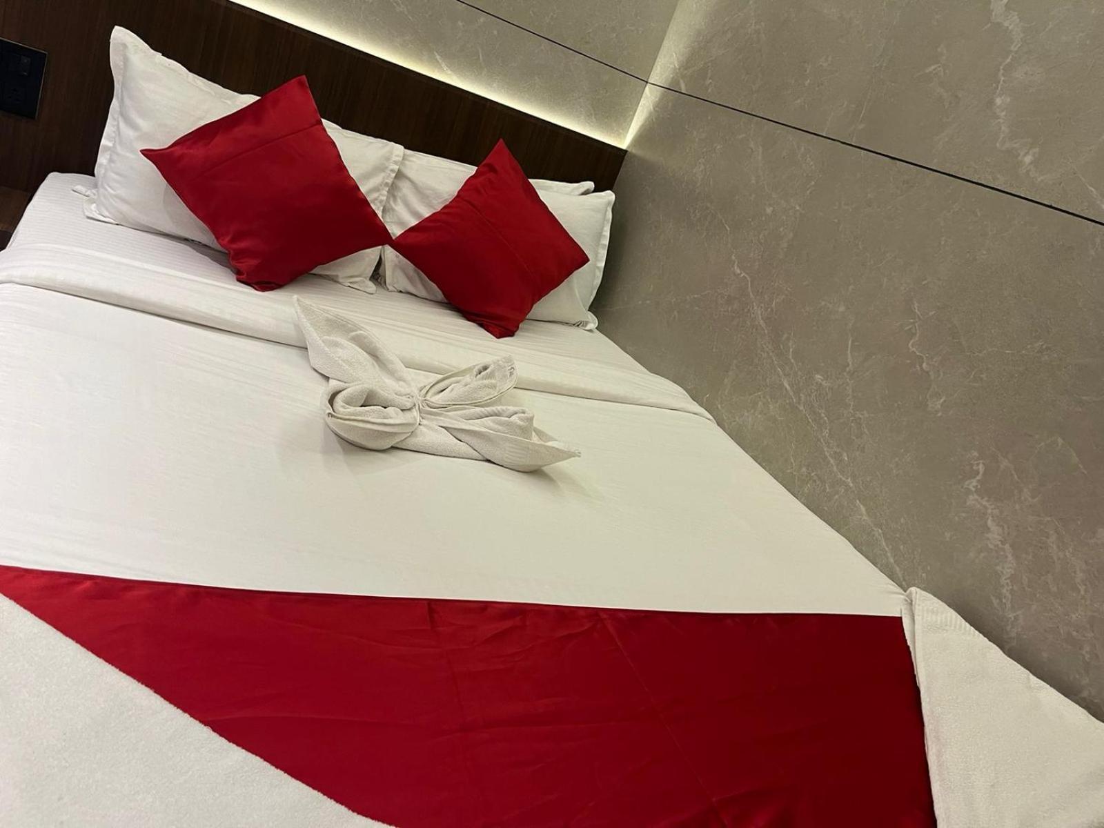 Guest house Woodland Near Dadar Railway Station *